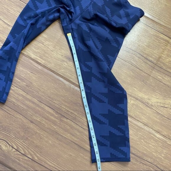 Alo Yoga Navy Airbrush Capri Engineered Print‎ S - Picture 8 of 11